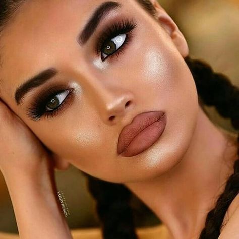 ▪Fashion Account▪ on Instagram: “YOU CAN HAVE THIS RESULT WITH THE HIGH VOLUME LIP PLUMPER AND THE ALLEN SHAW MATTE LIPSTICK 💜 Link in BIO @fashionistas_project to get…” Makeup For Burgundy Dress, Glamorous Wedding Hair, Full Makeup Tutorial, Going Out Makeup, Full Glam, Full Makeup, Bride Makeup, Beautiful Lips, Fantasy Makeup