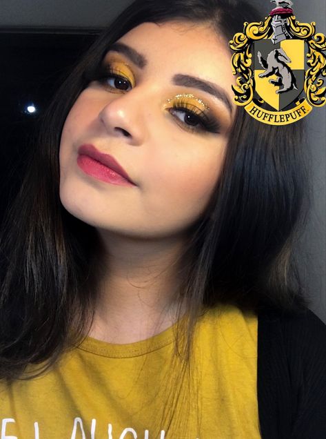 Hufflepuff Inspired Makeup, Harry Potter Makeup Looks Hufflepuff, Harry Potter Inspired Makeup, Hufflepuff Makeup Looks, Hogwarts Makeup, Hufflepuff Makeup, Harry Potter Eyeshadow, Harry Potter Makeup, Hogwarts Outfits