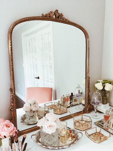 The vanity mirror that every glamorous girl needs. . . — ASHLINA KAPOSTA Sagstua Bedroom, Parisian Decor Bedroom, Parisian Bedroom Aesthetic, Parisian Chic Decor, Bedroom Parisian, Persian Bedroom, Parisian Bedroom Decor, Parisian Bedroom, Dream Vanity