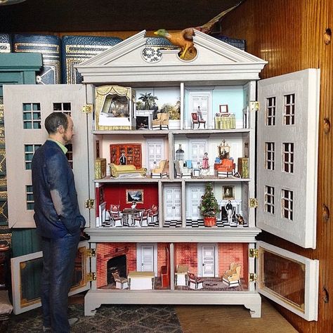 Armoire Diy, American Girl Dollhouse, Make Curtains, Diy Barbie House, Upcycled Furniture Diy, Ikea Decor, Doll House Plans, Neon Room, Doll House Crafts