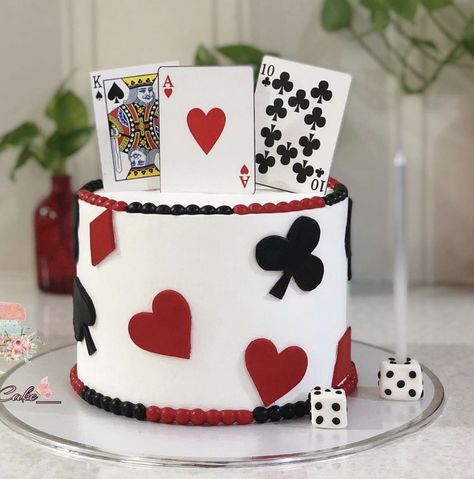 Blackjack Birthday Cake, Simple Casino Cake, Vegas Theme Birthday Cake, Las Vegas Birthday Cake, Game Night Cake Ideas, Gambling Cake Ideas, Casino Party Cake, Gambling Birthday Party Ideas, Playing Cards Cake Design