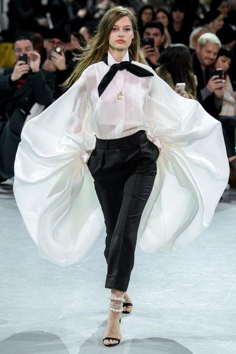 Alexandre Vauthier Spring 2019 Couture Fashion Show Collection: See the complete Alexandre Vauthier Spring 2019 Couture collection. Look 19 2019 Couture, Chanel Tote, Atelier Versace, Couture Mode, Alexandre Vauthier, Couture Week, Haute Couture Fashion, Christian Lacroix, Fashion Show Collection