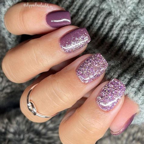 Plum Dip Powder Nails, Purple Nail Dipping Powder, November Nails Purple, Dipped Powder Nails Ideas, Ombre Gel Nails, Disney Acrylic Nails, Dream Ideas, Hippie Nails, Glitter Gel Nails