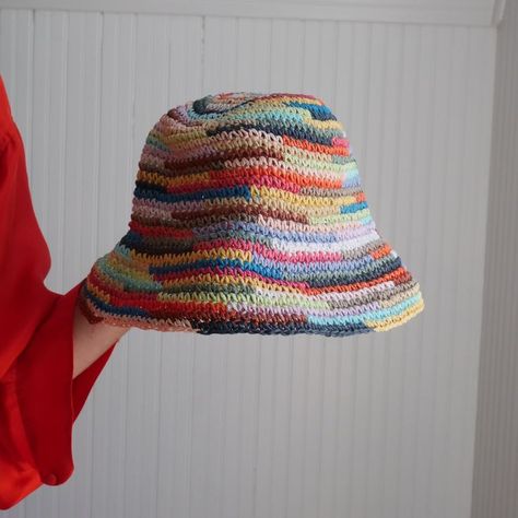 Crochet Hat Colorful, Bob Crochet, Diy Crochet Hat, Cappello Cloche, Crocheting For Beginners, Winter Bucket Hat, Crochet Store, Fast Crochet, Crochet Summer Hats