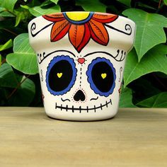 Terra Cotta Pot Crafts Diy, Den Mrtvých, Clay Pot Projects, Flower Pot Art, Terra Cotta Pot Crafts, Painted Pots Diy, Painted Plant Pots, Painted Clay Pots, Flower Pot Crafts