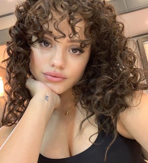 Sarah Jeffery family Kayla Maisonet, Sarah Jeffery, Hairstyles List, Charmed Sisters, Thomas Doherty, Trendy Hair Color, Girl Celebrities, Beautiful Life, Big Hair