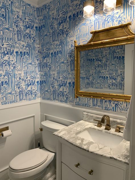 Chinoiserie Bathroom, Wallpaper Bathroom Ideas, Wallpaper Accents, Bathroom Half Bath, Cottage Bathroom Design Ideas, Preppy Bathroom, Grandmillennial Home, Bathroom Decor Shower Curtains, Bathroom Dream