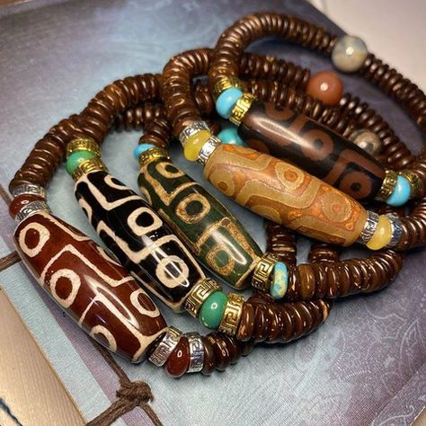 Wealth Bracelet, Clothespin Diy Crafts, Afrocentric Jewelry, African Bracelets, Health And Wealth, Elastic Bracelets, Tibetan Bracelet, Beads Bracelet Design, Jewelry Accessories Ideas