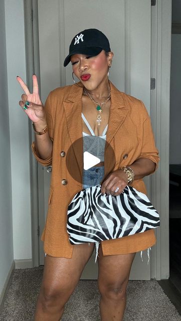 Bee Miller | Style Coach | Style Expert on Instagram: "Blazer + shorts is such a vibe 😎 & a great go-to look because you don’t have to do much, just let your accessories + confidence do the work for you! 😉⁣
⁣
PS: I’m still shopping in my closet 🤗 so everything is old 🥴⁣" Blazer And Shorts, Style Expert, Work On Yourself, Confidence, Date Night, Night Out, That Look, Spring Summer, Blazer