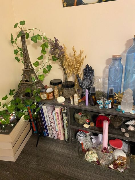 Crystal Set Up Bedroom, Spiritual Desk, Spiritual Room Aesthetic, Alt Room Ideas, Herbs Magic, Spiritual Bedroom, Alt Room, Spiritual Room Decor, Spiritual Room