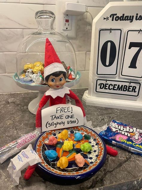 Elf On The Shelf Bubble Gum, Elf Pranks, Elf 2023, Elf 2024, Pancake Ideas, Elf Ideas Easy, Elf Funny, Awesome Elf On The Shelf Ideas, Elf Magic