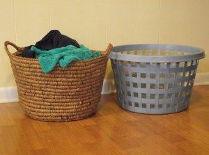 PLARN LAUNDRY BASKET | New Life, New Purpose Plarn Basket, Plastic Bag Crafts, Modern Haken, Plastic Bag Crochet, Upcycle Plastic, Recycled Plastic Bags, Plastic Recycling, Craft Crochet, Folding Origami