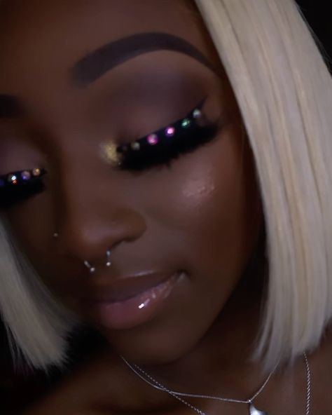 𝐂𝐡𝐞𝐥𝐬 𝐒𝐥𝐚𝐲𝐞𝐝 𝐈𝐭 𝐋𝐋𝐂’s Instagram post: “This look is a vibeeeee hunni, I did that 🤍🤍 Full Slay w/ rhinestone liner 😍 ▫️ #makeup #makeuptutorial #makeupartist #AtlantaMUA…” Rhinestone Liner, Liner Makeup, Makeup Artist, Halloween Face, Makeup Tutorial, Face Makeup, Halloween Face Makeup, Nose Ring, Instagram Post