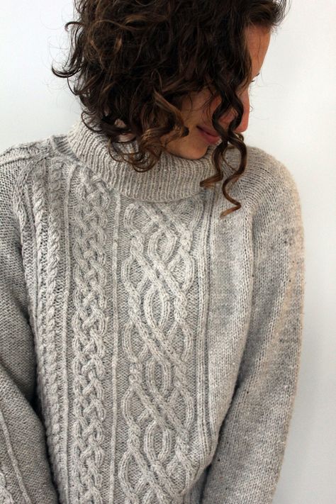 Love sweaters! Cabled Sweater, Cable Knit Sweater Pattern, Aran Knitting Patterns, Cable Knitting Patterns, Aran Sweater, Cable Knitting, Vogue Knitting, Dress Gloves, Cable Sweater