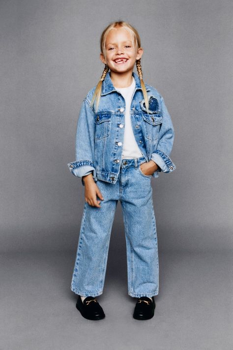 Baby Girls' Clothes | Explore our New Arrivals | ZARA Turkey Stylish Baby Girl Outfits, Kids Loafers, Stylish Baby Girls, Denim Day, Kids Denim, Stylish Baby, Zara Kids, Jeans Kids, Girl Coat