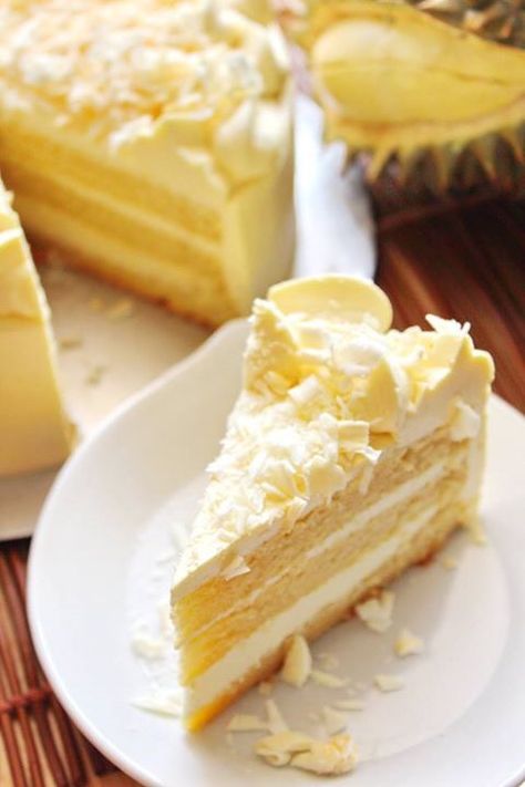 Durian white chocolate cheese mousse cake Durian Dessert, Durian Recipe, Durian Cake, White Chocolate Desserts, Durian Fruit, Cheese Mousse, Asian Cake, Mousse Dessert, Chocolate Cheese