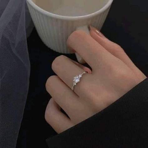 Small Engagement Rings, Cute Promise Rings, Promise Rings Simple, Couple Ring Design, Pretty Engagement Rings, Silver Promise Rings, Dainty Wedding Ring, Luxury Engagement Rings, Cute Engagement Rings