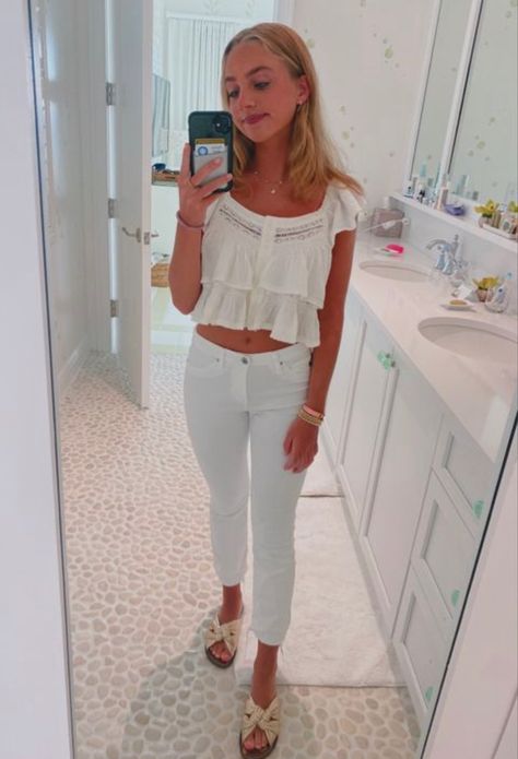 White Jeans Preppy Outfit, Preppy White Jeans Outfit, Jeans Preppy Outfit, Jeans Preppy, Golf Outing, White Jeans Outfit, Preppy Outfit, Bottoming Shirt, Summer Fits