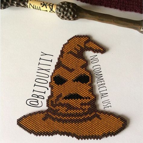 Harry Potter Perler Beads, Seed Bead Projects, Pixel Beads, Art Perle, Hama Beads Design, Sorting Hat, Brick Stitch Pattern, Diy Perler Beads, Seed Bead Patterns