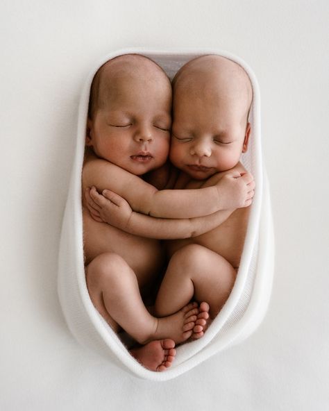 Best friends for life. I adorable capturing twins. I love seeing them naturally mimic each other in poses. Or compare their size side by side. For what seems so tiny a difference, maybe only 300 grams, is huge when you’re so tiny. These boys weren’t identical. But my goodness they’re so similar ❤️ #twinboys #newborntwins Identical Twins Boys, Twins Boy, Boy Girl Twins, Friends For Life, Cute Twins, Newborn Twins, Identical Twins, Best Friends For Life, Twin Boys