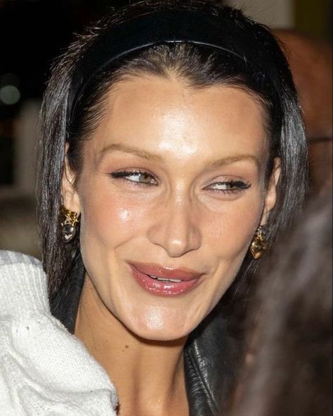 Bella Hadid 2022, Bella Hadid Face, Bella Hadid Hair, Isabella Hadid, Hadid Sisters, Bella Hadid Outfits, Bella Hadid Style, 90s Looks, Pretty Star