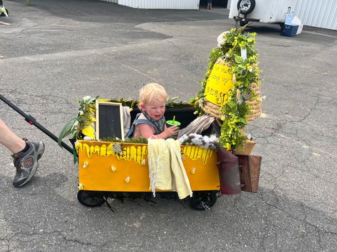 Honey bee/ bee keeper baby parade float! #baby #babyparade #float #parade Kids Parade Floats, Bee Bee, Bee Keeper, Parade Float, Honey Bee, Float, Bee, Honey