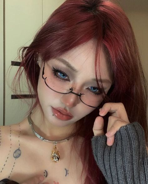 Tattoed Women, 얼굴 그리기, Red Glasses, Hair Reference, Natural Hair Color, Girls Makeup, Cute Makeup, Aesthetic Hair, Aesthetic Makeup