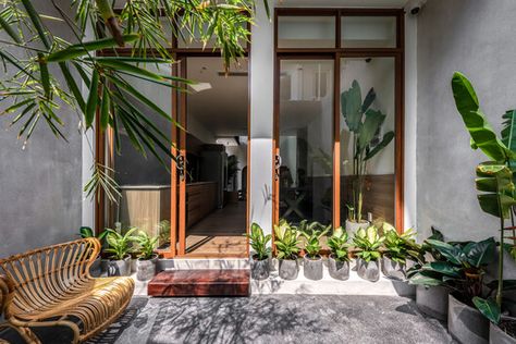 Gallery of Alone House / Story Architecture - 18 Concrete House Design, Tropical Houses Architecture, Indoor Courtyard, Small Beach Houses, Small Balcony Design, Tropical Architecture, Piscina Natural, Interior Design Guide, Architectural Section