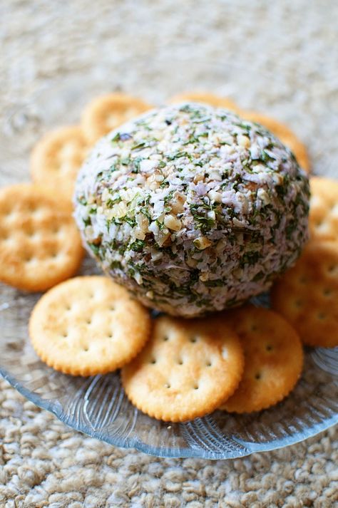 Classic Appetizers, Nice Recipes, Cheese Ball Recipes, Cheese Appetizers, Party Food Appetizers, Cheese Ball, Appetizer Dips, Dip Recipes, Holiday Desserts