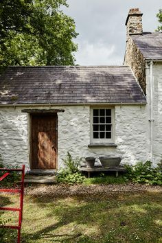 Welsh Cottage, English Country Cottages, Classic Kitchen Design, Stone Cottages, Inglenook Fireplace, Irish Cottage, Cottage Renovation, Cottage Exterior, Cottage Interior