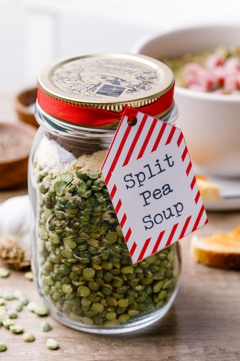 Make-Ahead Split Pea Soup Mix in a Jar - Miss Wish Easy Split Pea Soup, Mason Jar Soup, Soup Gifts, Dry Soup Mix, Split Pea Soup Recipe, Hot Chocolate Spoons, Soup In A Jar, Cupcake In A Jar, Homemade Mixes