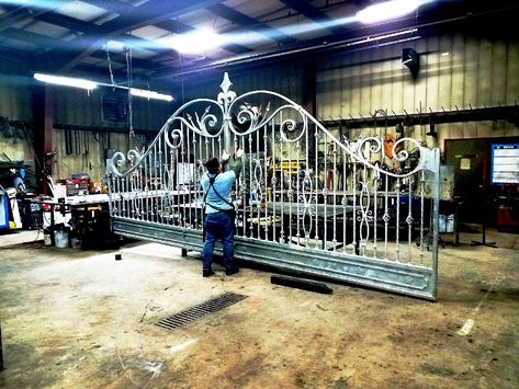 Iron Pipe Gate Design, Iron Cnc Gate Design, Ms Iron Gate Design, Men Gate Design Iron, Gate Pictures, Metal Driveway Gates, Sliding Gates, Gothic Iron Gate, Home Gate Design