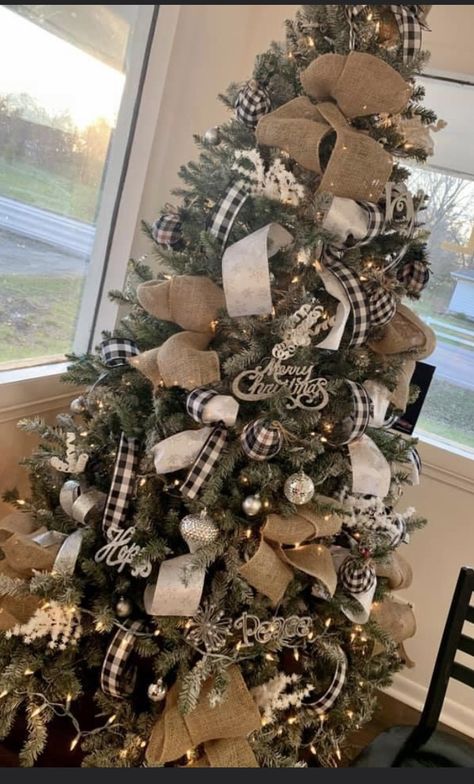 Christmas Tree Decorations Burlap, Flannel Christmas Tree Ideas, Rustic Plaid Christmas Tree, Farmhouse Plaid Christmas Tree, Burlap On Christmas Tree, Buffalo Check Christmas Tree Ideas, Farmhouse Christmas Tree Ideas 2022, Rustic Country Christmas Tree Ideas, Burlap Christmas Tree Decorations