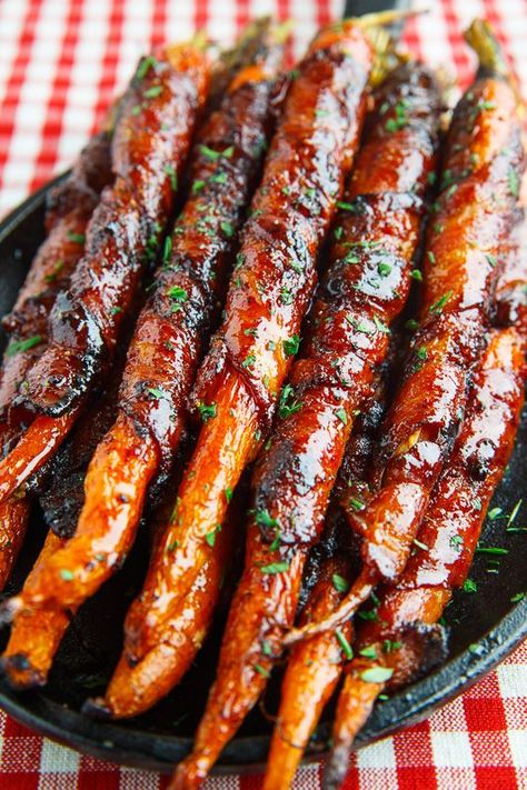 Maple Glazed Bacon, Winter Bbq, Grilling Chicken, Maple Glazed Carrots, Grilled Carrots, Roasted Carrots Recipe, Thanksgiving Food Sides, Bbq Ideas, Chicken Steak