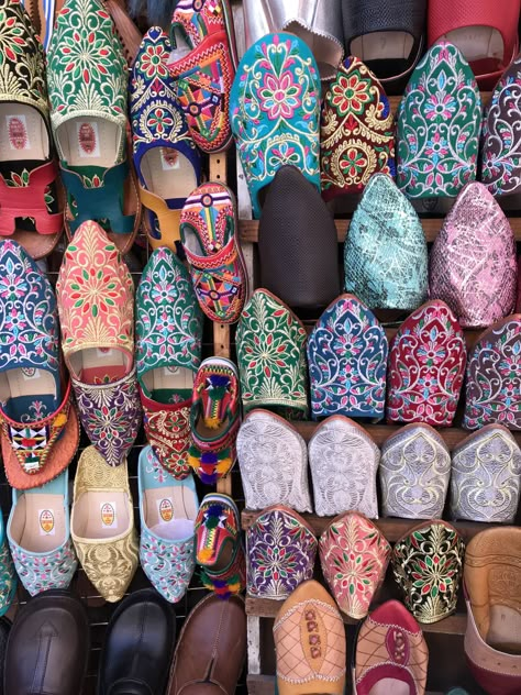 Shopping In Morocco - CommuniKait Morocco Market, Artemis Design, Moroccan Slippers, Morocco Travel, Marrakech Morocco, Wedding Tattoos, Moroccan Design, What To Buy, Beautiful Blankets