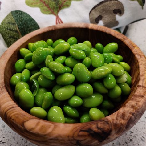 Perfectly Cooked Shelled Edamame Basil Walnut Pesto, Shelled Edamame, Edamame Recipes, Italian Lunch, How To Make Oats, Growing Sprouts, Burger Meat, Walnut Pesto, Personal Pizza