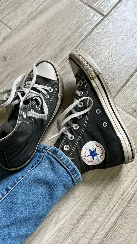 Plain Black Converse, Worn Down Converse, Winter Converse Shoes, Old Black Converse, Dirty Black Converse, Batfam Oc, Worn Out Converse, Beat Up Converse, Joey Aesthetic