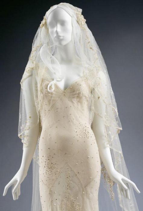 Galliano Wedding Dress, Kate Moss Wedding Dress, Kate Moss Wedding, Famous Wedding Dresses, Moss Wedding, Edwardian Wedding, Embroidered Wedding Dress, Embroidered Wedding, Vintage Bride