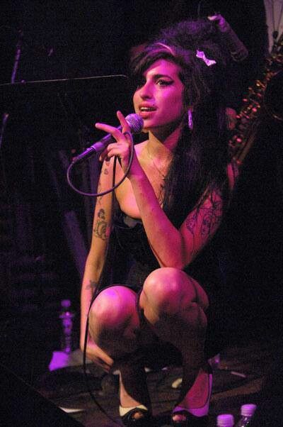 . Amy Wine, Amy Winehouse Style, Amy W, Amazing Amy, Wine House, Amy Winehouse, Iconic Women, All Music, Rest In Peace