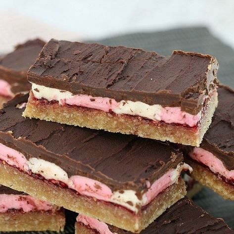 Cherry Ripe Slice, Wagon Wheel Biscuit, Marshmallow Slice, No Bake Slices, Slice Recipe, Chocolate Slice, Caramel Slice, Simple Breakfast, Yummy Dessert