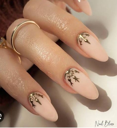 Snowflake Nail Ideas, Elegant Christmas Nails, Nail Ideas For Christmas, Simple Christmas Nails, Snowflake Nail Design, Snowflake Nail, Boho Nails, Simple Snowflake, Goth Nails