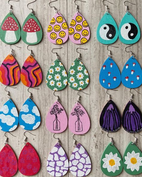 https://www.instagram.com/p/COddtdPrwuK/?igshid=7ij4wjvr2plu Mdf Earrings Hand Painted, Earing Painting Ideas, Wooden Painted Earrings, Mandela Earrings, Mdf Jewelry, Hand Painted Earrings Wood, Mdf Earrings, Earrings Drawing, Jewellery Tutorial