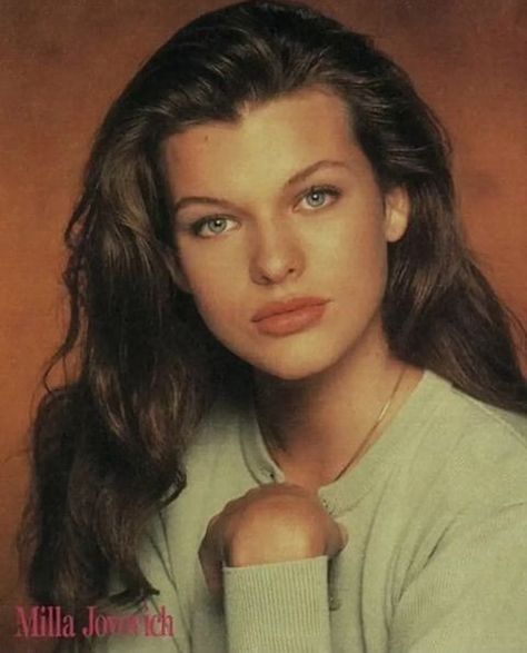 Milla Jovovich 90s, Mila Jovovich, Jennifer Connelly Young, Most Beautiful Eyes, Milla Jovovich, Cameron Diaz, Actrices Hollywood, Looks Chic, Celebrity Look