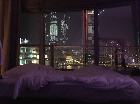 Shared by Kayte. Find images and videos about tumblr, grunge and aesthetic on We Heart It - the app to get lost in what you love. Apartment View, City At Night, Nyc Life, Future Apartment, Aesthetic Rooms, Dream Apartment, Window View, Nyc Apartment, City Apartment