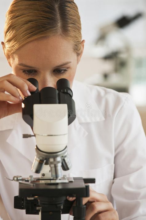 Scientist Photoshoot, Science Lab Photoshoot, Female Scientists Aesthetic, Female Scientist, Female Scientist Aesthetic, Scientist Picture, Biologist Laboratory Girl, Female Surgeon, Looking Through Microscope