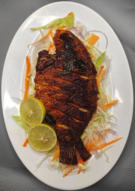 Fry Fish, Computer Basic, Food Gallery, Fish Fry, Delicacy Food, Fried Fish, Food Snapchat, Biryani, Food Cravings