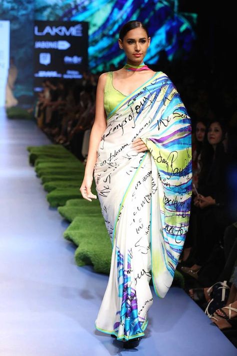 satya-paul-gauri-khan-debut-lakme-fashion-week-summer-2015 White Sarees, Ethnic Trends, Desi Couture, Gauri Khan, Indian Wedding Ideas, Satya Paul, Saree Blouse Neck Designs, India Style, Saree Fashion