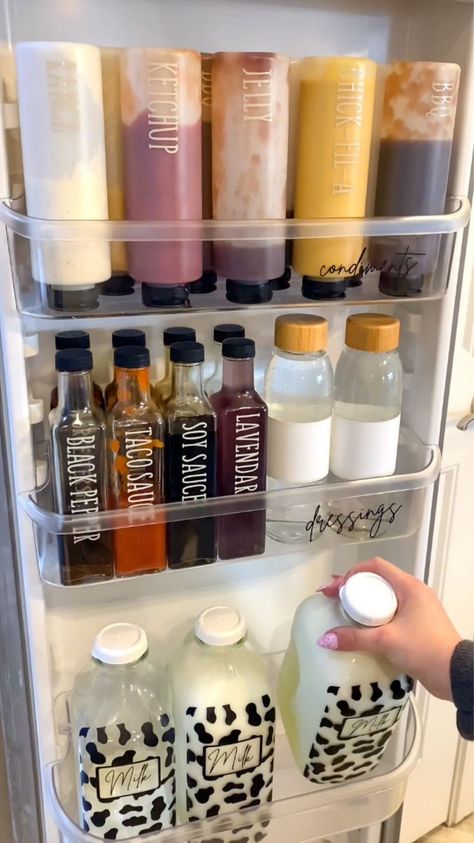 Side By Side Fridge Organization, Pizza Making, House Organisation, Kitchen Organization Pantry, Kitchen Organisation, Refrigerator Organization, Future Apartment Decor, Fridge Organization, Apartment Decor Inspiration