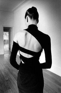 ***** Love this!***** Jeanloup Sieff, Corp Perfect, Stile Kylie Jenner, Fashion Design Inspiration, White Fashion Photography, Eric Lafforgue, Ellen Von Unwerth, Tango Dress, Mario Testino