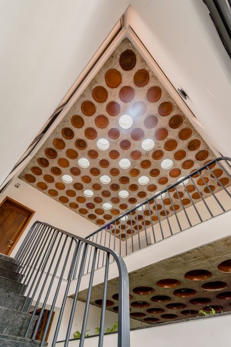 Filler Slab, Courtyard Roof, Pottery Museum, Palette Projects, India Architecture, Sun Roof, Exposed Concrete, Architect House, Traditional Architecture